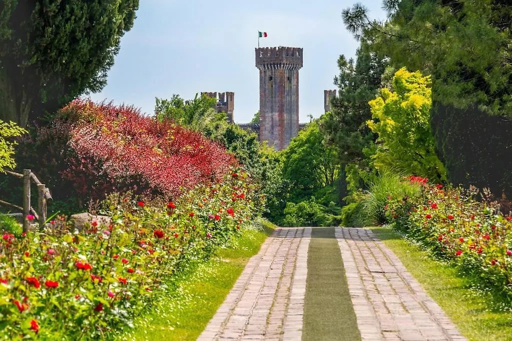 Διαμέρισμα La Galleria D'Arte Di Desenzano -Luxury Gold Loft- Ντεζεντσάνο ντελ Γκάρντα
